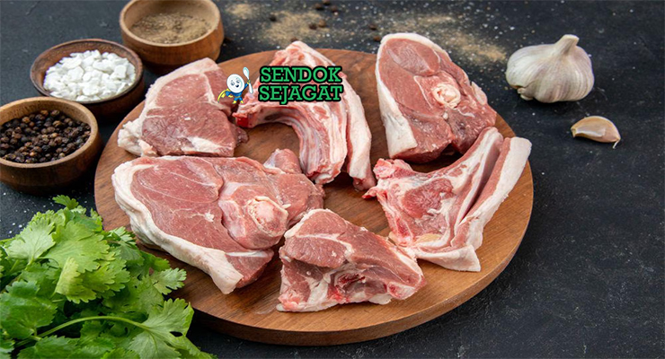 Bahan-bahan untuk Pallubasa, termasuk daging sapi dan kelapa parut