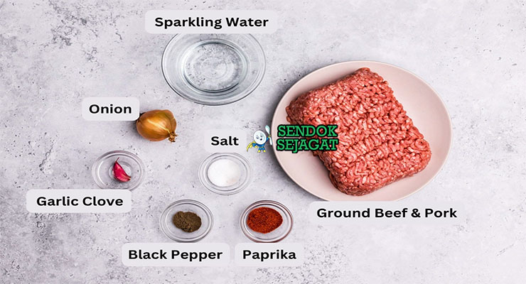 Bahan-bahan untuk Pljeskavica, termasuk daging campur dan bawang putih