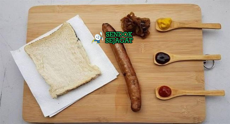 Bahan-bahan untuk Sausage Sizzle, termasuk sosis dan roti putih