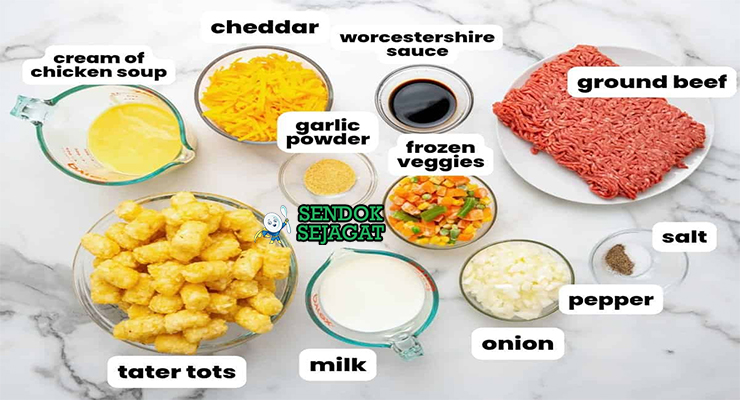 Bahan-bahan untuk Tater Tot Casserole, termasuk tater tots dan daging sapi