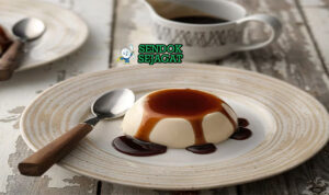Amarula Panna Cotta Dessert Krim Khas Afrika Selatan Amarula Panna Cotta krim liqueur dengan buah segar di gelas dessert