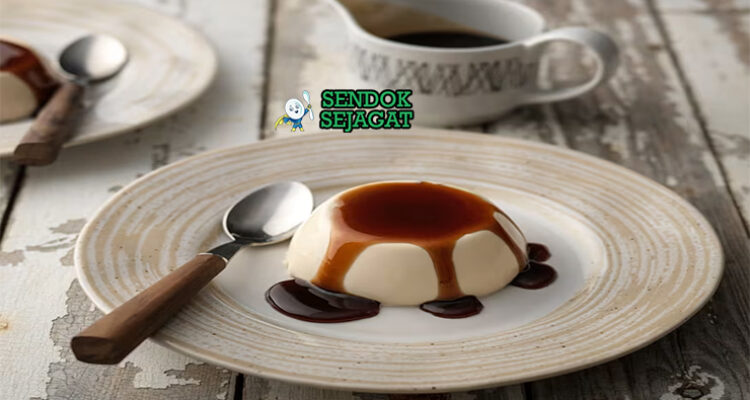 Amarula Panna Cotta krim liqueur dengan buah segar di gelas dessert