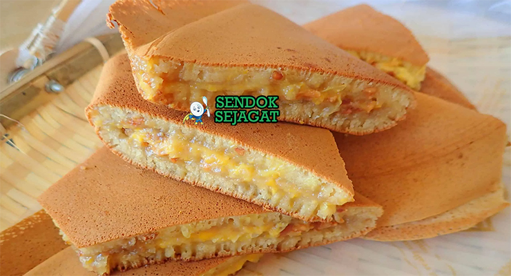 Apam Balik Pancake Kacang Manis Khas Malaysia Apam Balik pancake kacang manis dilipat di piring saji