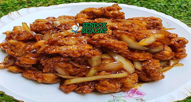 Ayam Goreng Mentega crispy saus mentega kecap bawang di piring saji