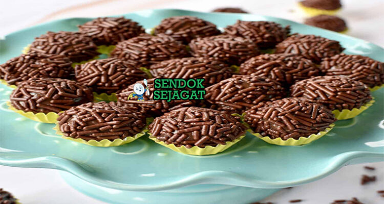 Brigadeiro dengan bola cokelat dan meses di piring saji