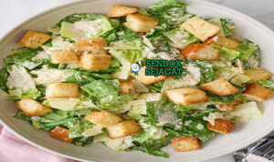 Caesar Salad Renyah Umami Khas Amerika Caesar Salad selada romaine crouton parmesan dressing creamy di piring saji