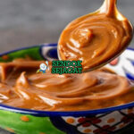 Dulce de Leche karamel susu kental dalam toples kaca di meja saji