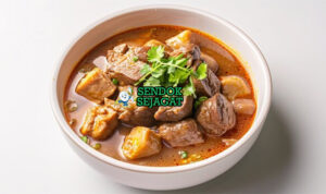 Gaeng Hung Lay Kari Babi Khas Thailand Gaeng Hung Lay kari babi kental dengan nasi ketan di piring saji