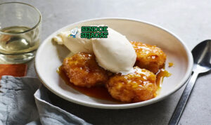 Golden Syrup Dumplings Manis Khas Australia Golden Syrup Dumplings dengan adonan manis dan sirup di mangkuk saji