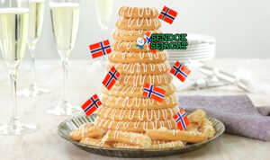 Kransekake Kue Almond Berlapis Khas Norwegia Kransekake kue almond berlapis bertingkat di piring saji