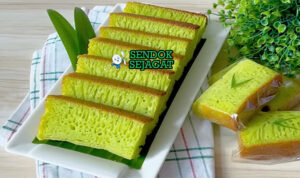 Kue Bika Ambon Lembut Khas Indonesia Kue Bika Ambon dengan tekstur bersarang di piring saji