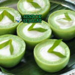 Kue Talam dengan lapisan pandan dan santan di piring saji