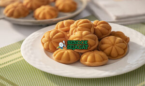 Kuih Bahulu Kue Uap Telur Khas Malaysia Kuih Bahulu kue uap telur ringan berlubang di piring saji