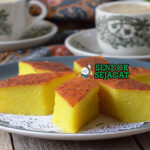 Kuih Bingka dengan kue santan panggang di piring saji