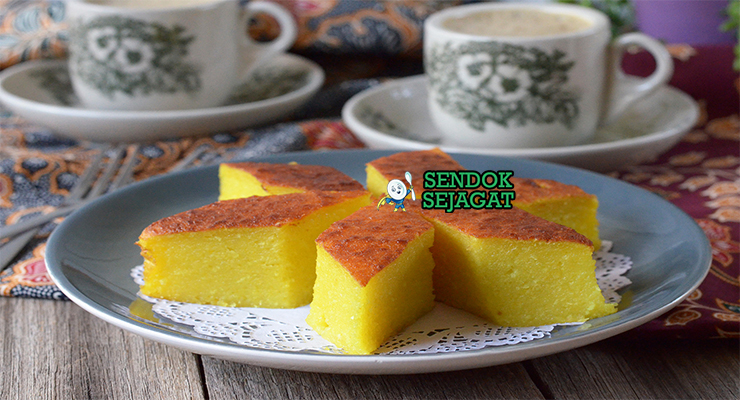 Kuih Bingka Kenyal Khas Malaysia Kuih Bingka dengan kue santan panggang di piring saji