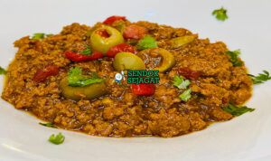 Bahan-Bahan Segar untuk Picadillo que Rico Bahan-bahan untuk Picadillo que Rico, termasuk daging giling dan zaitun
