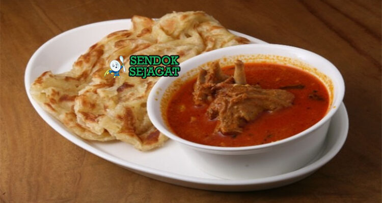 Roti Canai renyah lapis dengan saus kari ayam di piring saji