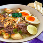 Sop Ubi dengan ubi jalar dan daging di mangkuk saji