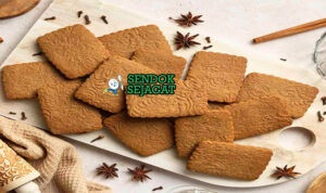 Speculoos Renyah Khas Belgia Speculoos dengan biskuit rempah renyah di piring saji