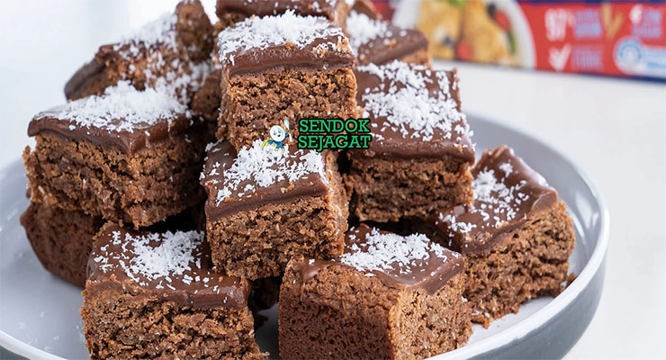Weet-Bix Slice biskuit cereal dengan topping coklat di piring saji
