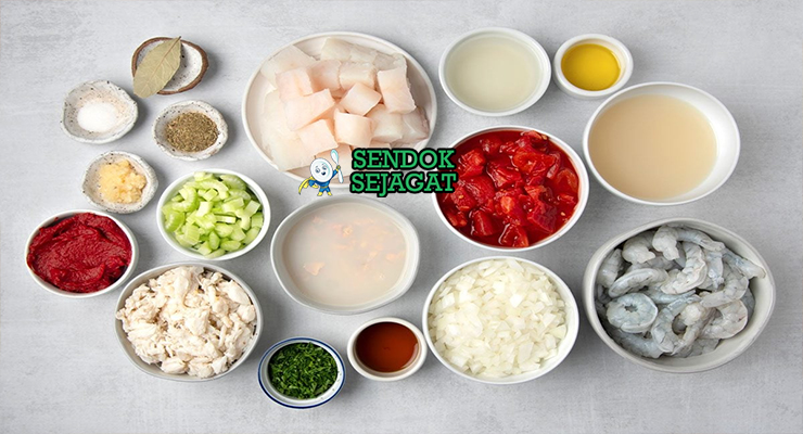 Bahan cioppino seafood campur tomat kaleng anggur putih fennel oregano