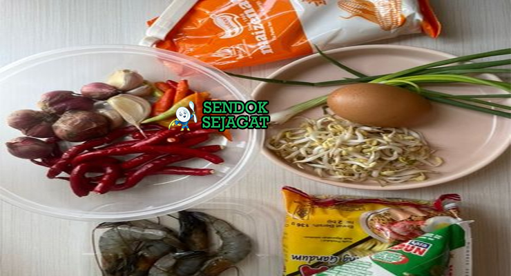 Bahan mie celor mie kuning udang ebi santan telur tauge seledri bawang