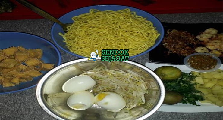 Bahan Mie Rebus Medan lengkap mie kuning udang ebi tauge telur kerupuk