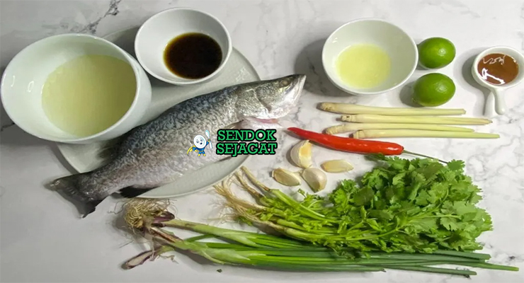 Bahan pla neung manao kakap utuh jeruk nipis cabe rawit bawang putih serai daun jeruk