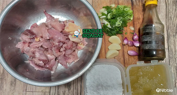 Bahan siomay Bandung ikan tenggiri kulit pangsit tahu pare kacang tanah