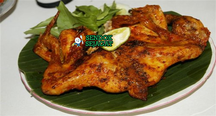 Ayam Bakar Limau panggang karamel bumbu kecap di piring saji