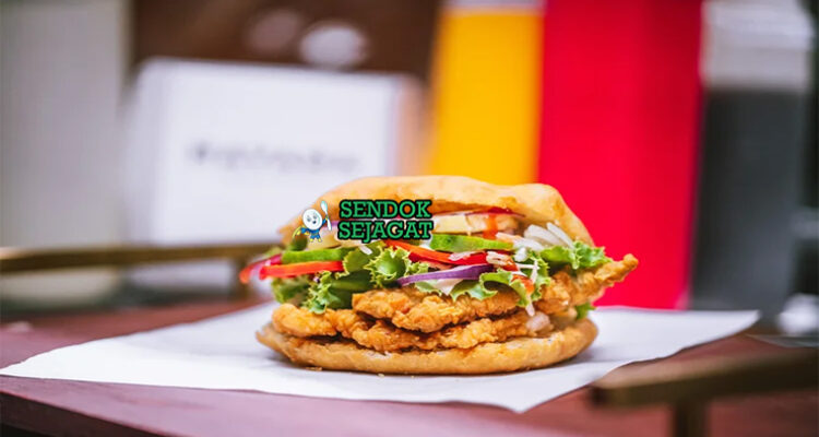 Bake and Shark sandwich roti bake gembung ikan goreng tumpuk lettuce nanas timun saus menetes