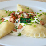 Bryndzové Pirohy pangsit kentang isi bryndza siram bacon goreng butter sour cream chives