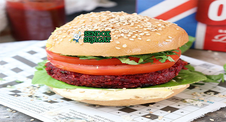 Burger with Beetroot loaded patty beetroot telur nanas di bun saji