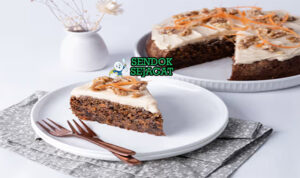 Carrot Cake kue lobak goreng telur chai poh saus hitam di piring saji