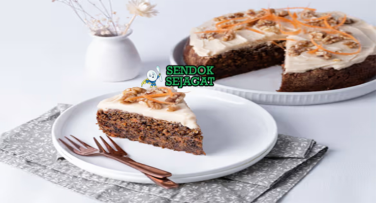 Carrot Cake kue lobak goreng telur chai poh saus hitam di piring saji