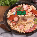 Cassoulet rebusan kacang sosis bebek renyah gurih di panci besi