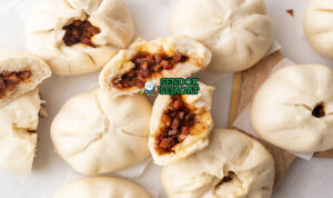 Char Siu Bao Manis Gurih Khas China Char Siu Bao buns lembut isi daging merah BBQ uap di steamer bambu
