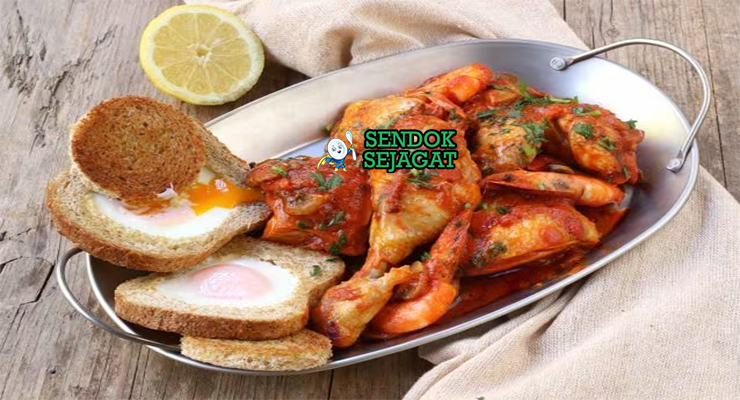 Chicken Marengo ayam tomat jamur garnish telur udang di piring
