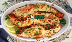 Crayfish Thermidor crayfish panggang saus krim keju golden di loyang saji