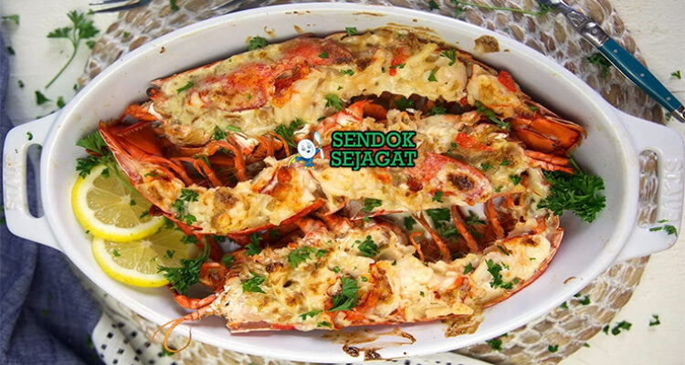 Crayfish Thermidor crayfish panggang saus krim keju golden di loyang saji