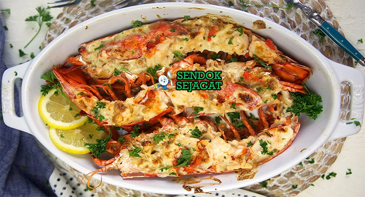 Crayfish Thermidor crayfish panggang saus krim keju golden di loyang saji