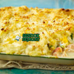 Fish Pie ikan sauce krim kentang mash golden di dish oven