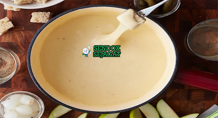 Fondue Neuchâteloise keju meleleh creamy roti celup di caquelon panas