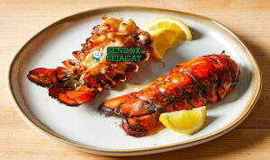Grilled Lobster Tails ekor lobster panggang mentega lemon parsley dengan sup samping