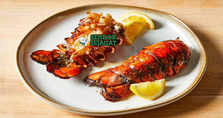Grilled Lobster Tails ekor lobster panggang mentega lemon parsley dengan sup samping