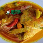 Kari Kepala Ikan kuah santan kuning kepala kakap utuh belimbing wuluh andaliman di mangkuk