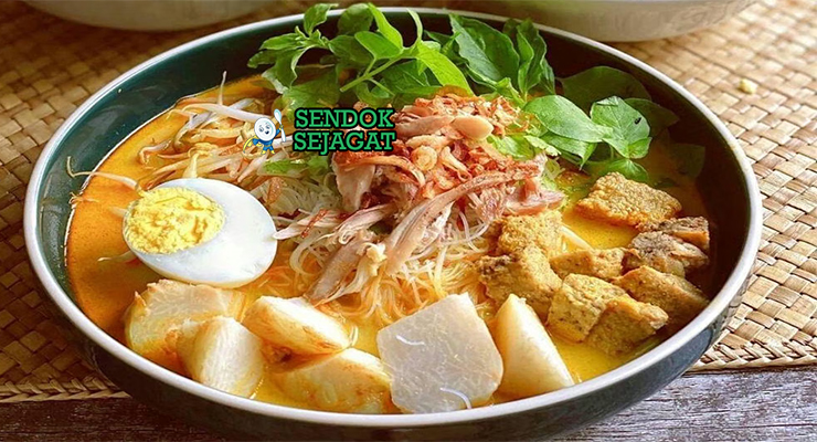 Laksa Bogor kuah santan kuning kental mie kuning ketupat oncom goreng kemangi bawang goreng