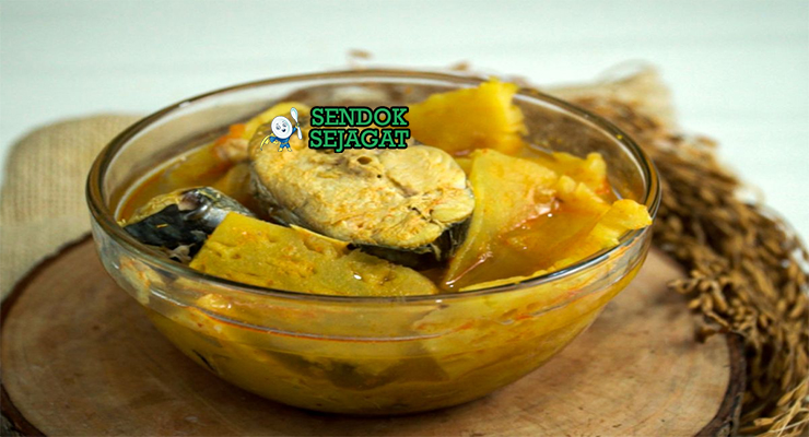 Lempah Darat kuah bening ikan tenggiri nanas cabe utuh kemangi daun kedondong di mangkuk