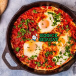 Ojja telur runny tomat merguez harissa di panci tanah liat