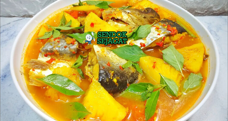 Pindang Patin kuah bening ikan utuh kemangi daun kesum nanas belimbing wuluh
